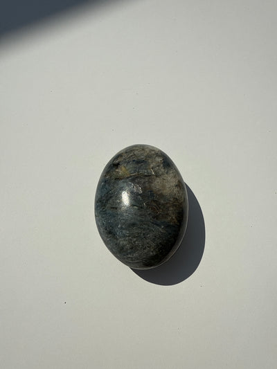 Kyanite Palm Stone 4