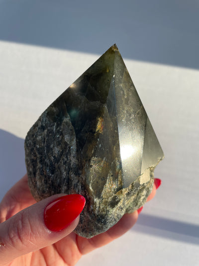 GREEN Labradorite Point 4